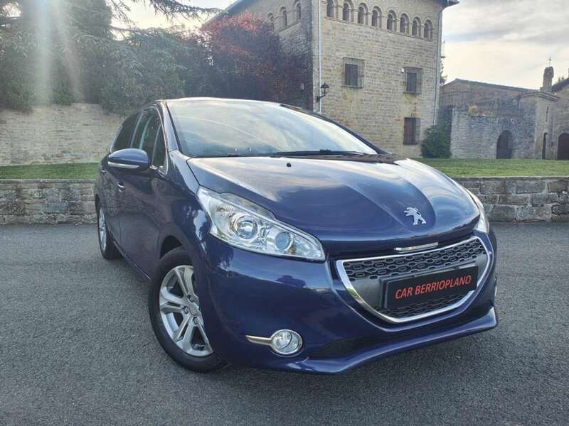 Azul Usado 2013 Peugeot 208 Allure Utilitario | 6999 € (Precio justo) - Imagen 1/4