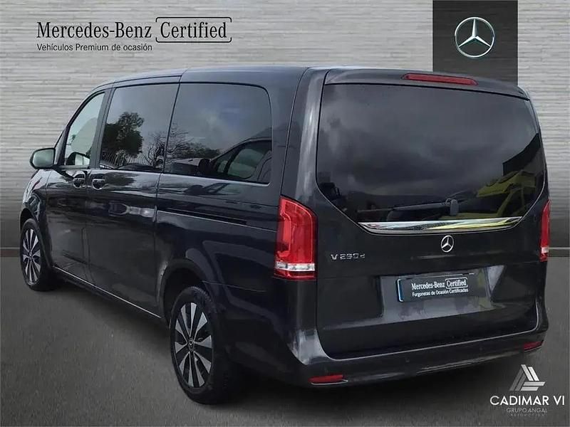 Usado Mercedes V250 190 CV (139 kW) 2023 Gris Monovolumen