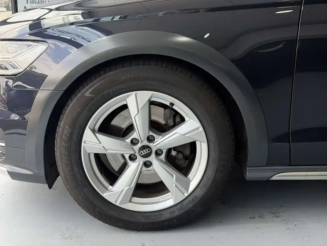 Usado Audi A6 Allroad 272 CV (200 kW) 2019 Azul Familiar