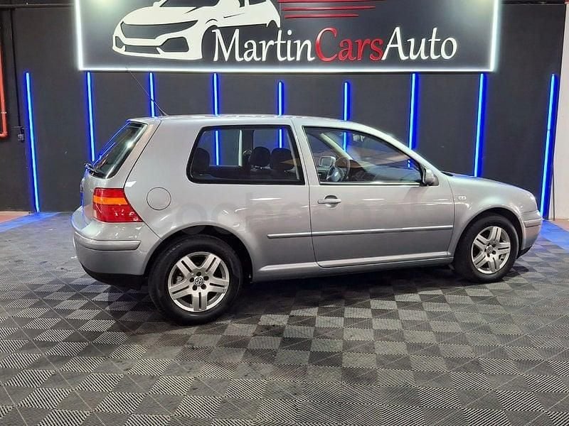 Usado VW Golf IV Highline 105 CV (77 kW) 2003 Gris / plata Berlina