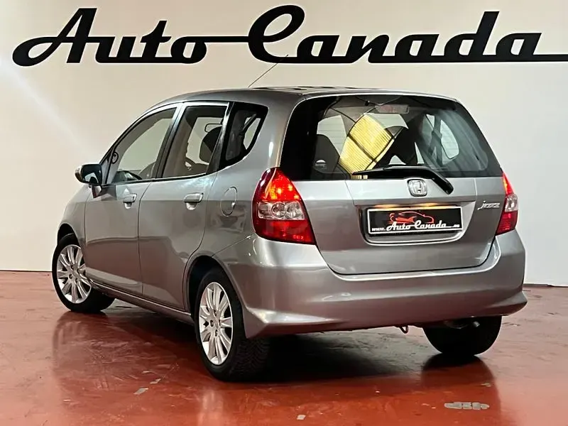 Usado Honda Jazz ES 83 CV (61 kW) 2007 Gris / plata Utilitario