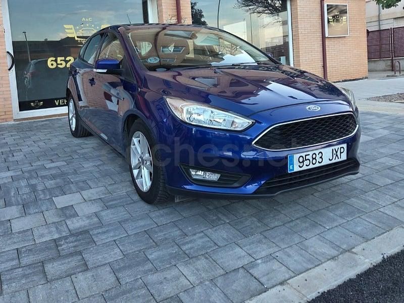 Usado Ford Focus Trend 125 CV (91 kW) 2017 Azul Berlina