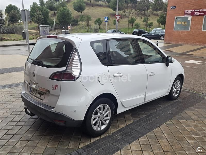 Usado Renault Scénic III Bose Edition 110 CV (80 kW) 2013 Blanco Monovolumen