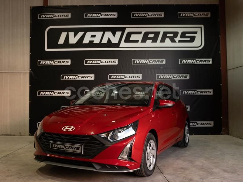 Granate Usado 2023 Hyundai i20 Berlina | 12.990 € (Buen precio) - Imagen 1/4