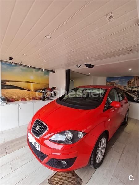 Usado Seat Altea Style 105 CV (77 kW) 2011 Rojo Monovolumen