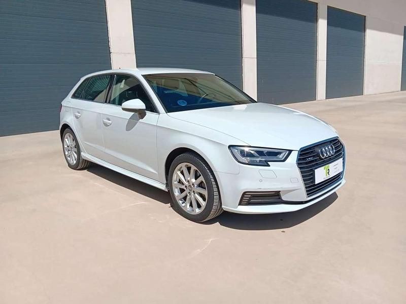 Usado Audi A3 Sportback e-tron Design 204 CV (150 kW) 2020 Blanco Utilitario
