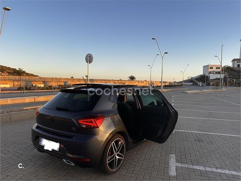 Usado Seat Ibiza FR 115 CV (84 kW) 2019 Gris / plata Utilitario