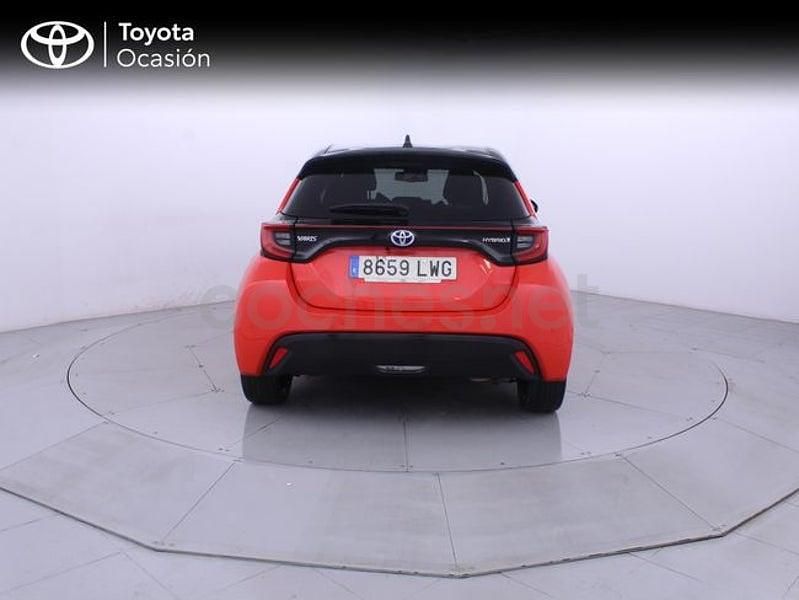 Usado Toyota Yaris Hybrid Style 116 CV (85 kW) 2022 Rojo Berlina