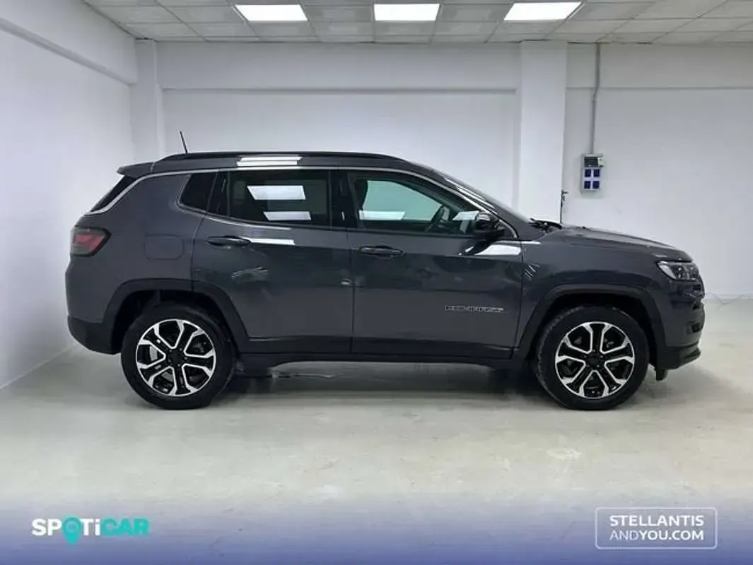 Usado Jeep Compass Limited 131 CV (96 kW) 2022 Gris SUV