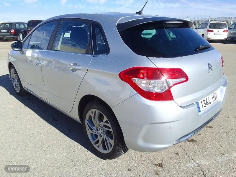 Usado Citroën C4 90 CV (66 kW) 2014 Plateado Berlina