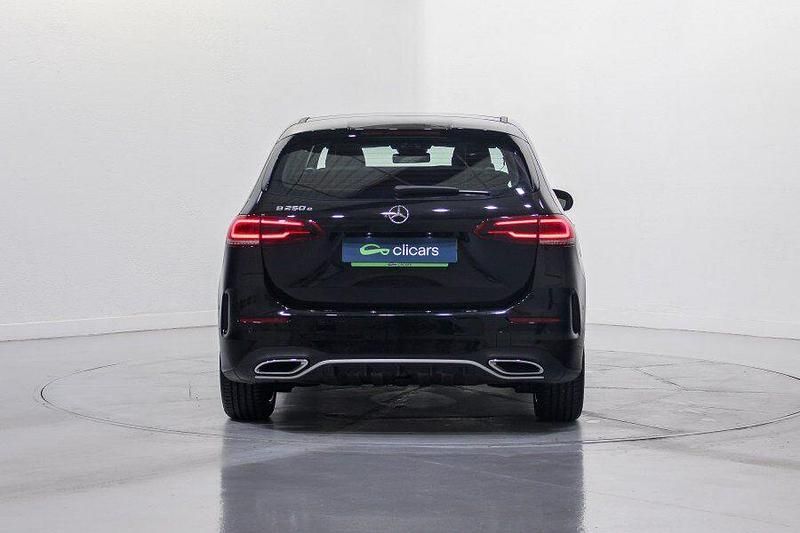 Usado Mercedes B250e 218 CV (160 kW) 2021 Negro Monovolumen