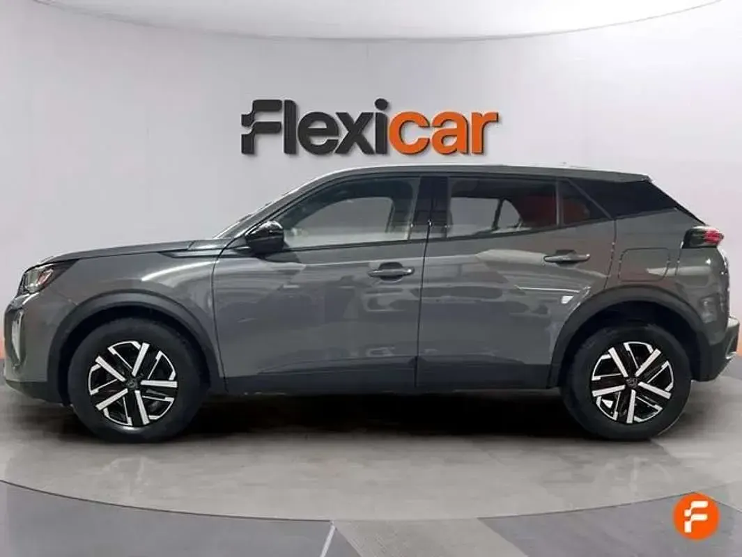Usado Peugeot 2008 Active 101 CV (74 kW) 2023 Gris SUV
