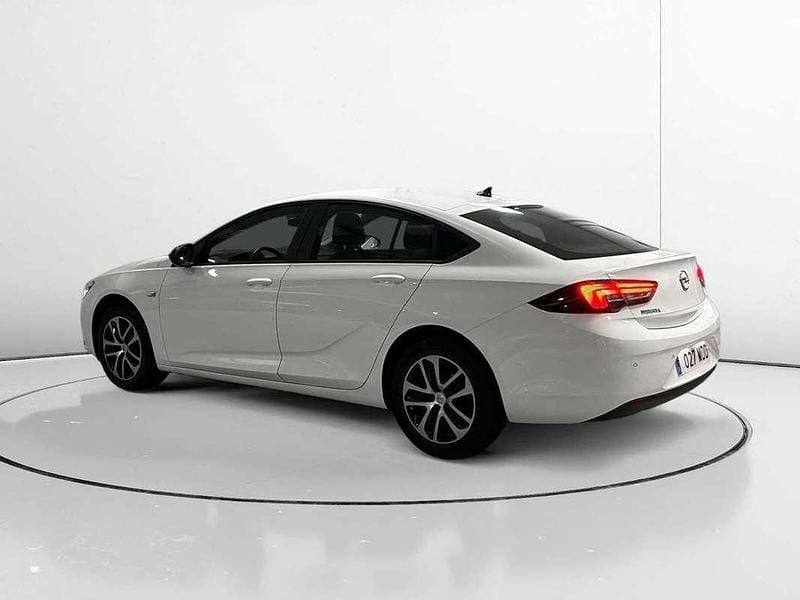 Usado Opel Insignia Edition 122 CV (89 kW) 2022 Blanco Berlina