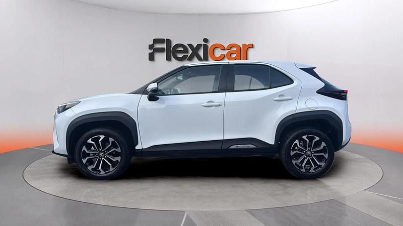 Usado Toyota Yaris Hybrid Active 116 CV (85 kW) 2022 Blanco