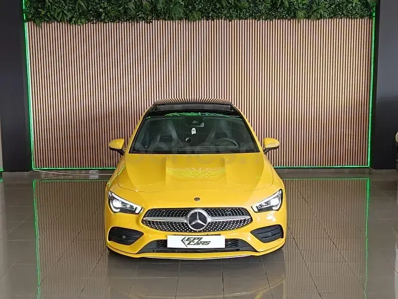 Usado Mercedes CLA220 Shooting Brake 190 CV (139 kW) 2020 Amarillo Familiar