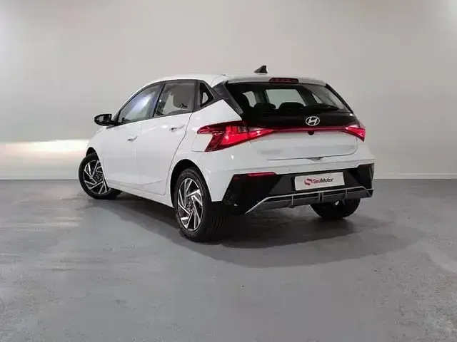 Begagnad Hyundai i20 101 HK (74 kW) 2024 Vit Sedan