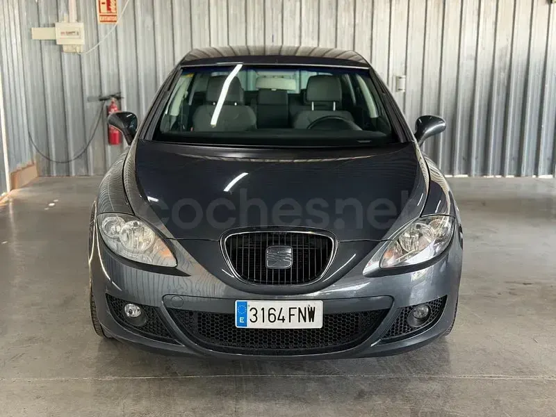 Usado Seat Leon Stylance 105 CV (77 kW) 2007 Gris / plata Utilitario