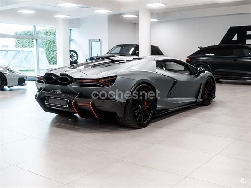 Usado Lamborghini Revuelto 1015 CV (746 kW) 2024 Gris / plata Coupe