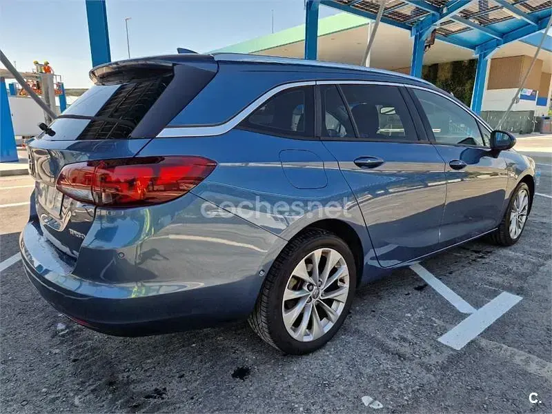 Usado Opel Astra Excellence 150 CV (110 kW) 2017 Azul Familiar