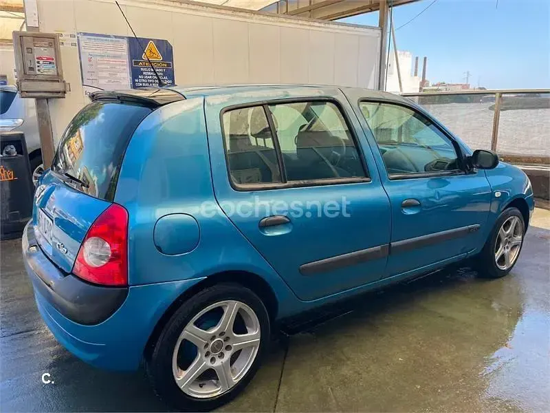 Usado Renault Clio II 80 CV (58 kW) 2004 Azul Berlina