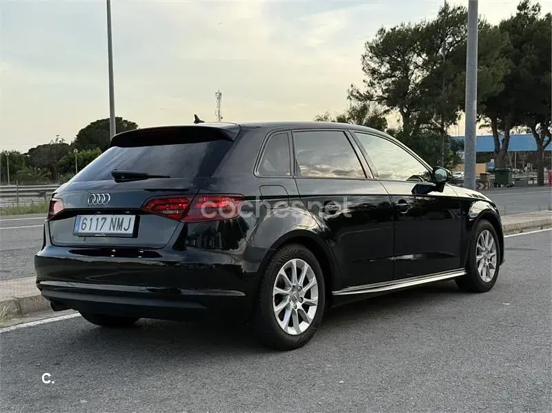 Usado Audi A3 Attraction 110 CV (80 kW) 2014 Negro Berlina