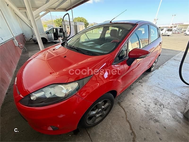Rojo Usado 2009 Ford Fiesta Titanium Utilitario | 4000 € (Precio justo) - Imagen 1/3