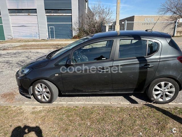 Usado Opel Corsa Selective 90 CV (66 kW) 2017 Negro Utilitario