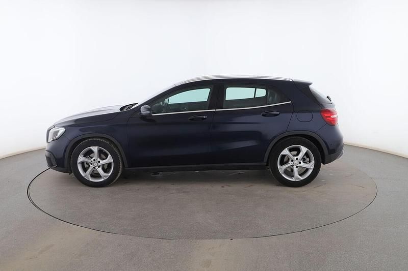 Usado Mercedes GLA180 Urban 122 CV (89 kW) 2017 Azul SUV