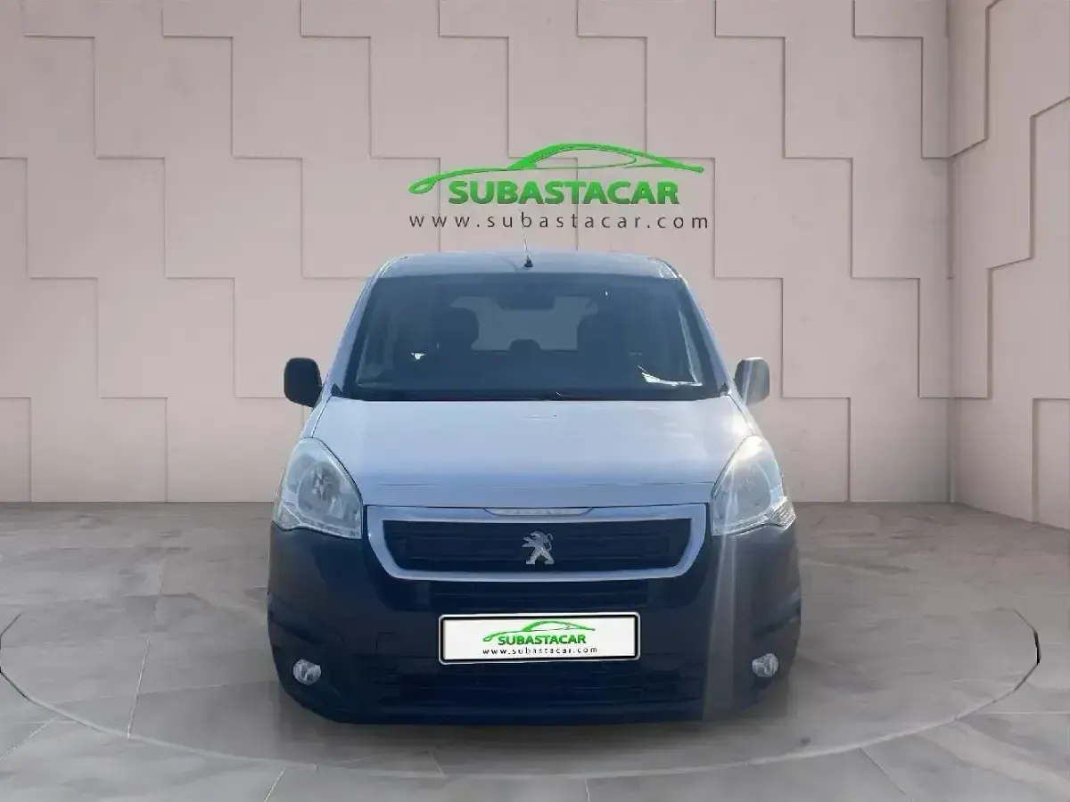 Usado Peugeot Partner Tepee Access 75 CV (55 kW) 2018 Blanco Monovolumen