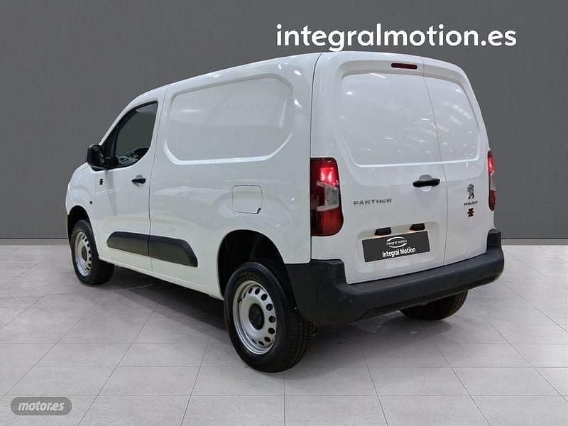 Usado Peugeot Partner Premium 131 CV (96 kW) 2021 Blanco Monovolumen