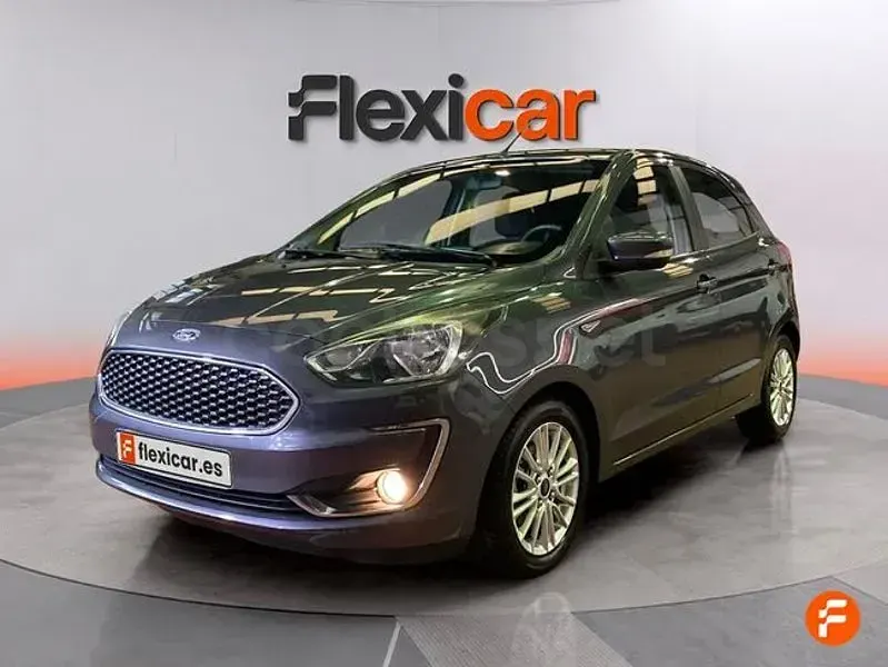 Usado Ford Ka Plus Ultimate 85 CV (62 kW) 2019 Gris / plata Utilitario