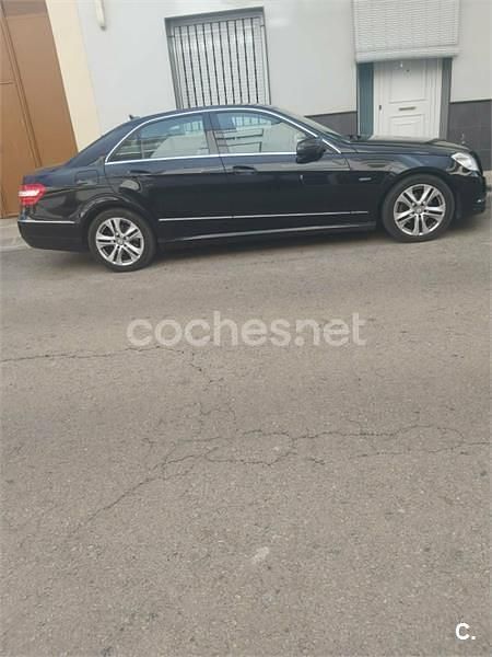 Usado Mercedes E220 Elegance 170 CV (125 kW) 2011 Negro Berlina