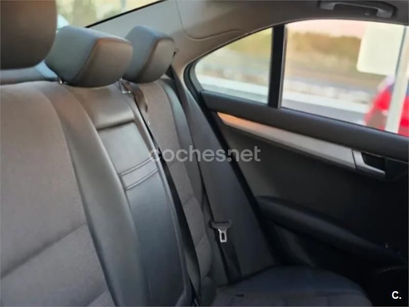 Usado Mercedes C180 Edition 156 CV (114 kW) 2010 Gris / plata Berlina