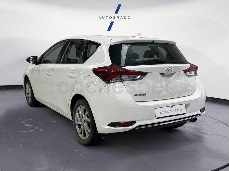 Usado Toyota Auris Business Edition 116 CV (85 kW) 2018 Blanco Berlina