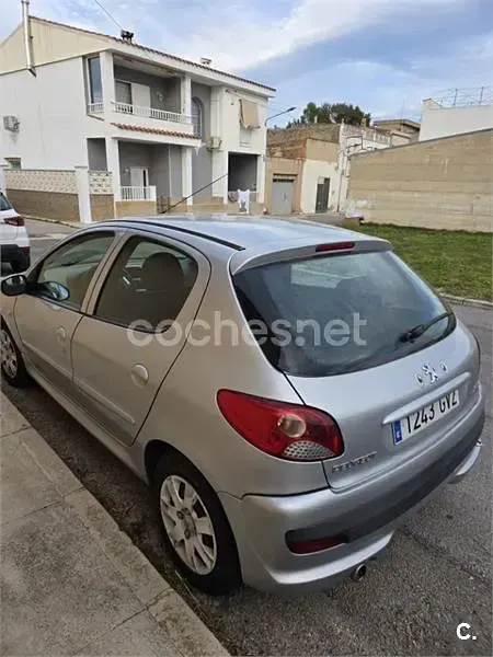 Usado Peugeot 206+ 60 CV (44 kW) 2010 Gris / plata Utilitario
