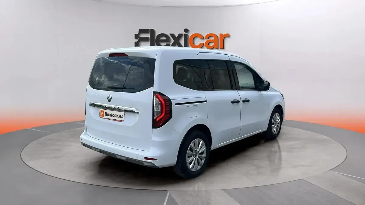 Usado Renault Kangoo 116 CV (85 kW) 2022 Blanco Monovolumen