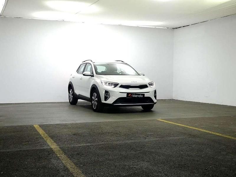 Usado Kia Stonic 84 CV (61 kW) 2023 Blanco SUV