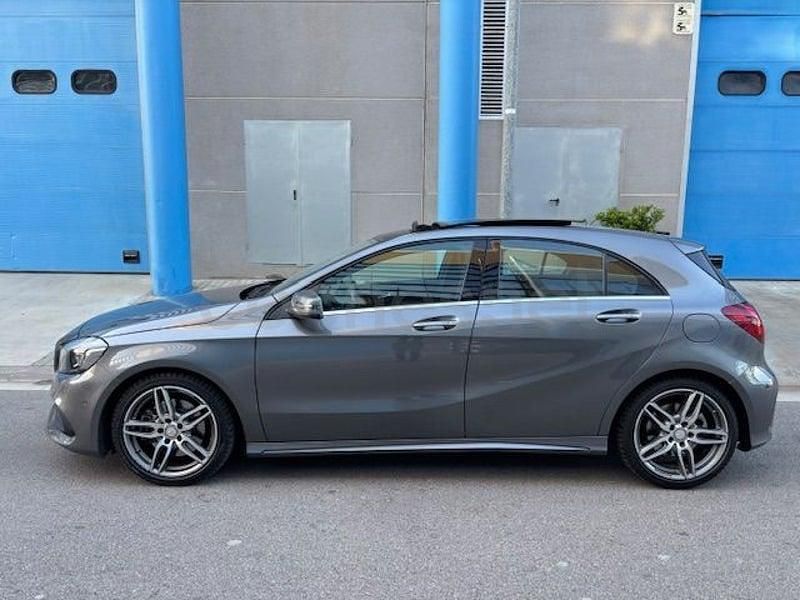 Usado Mercedes A220 AMG line 177 CV (130 kW) 2016 Gris / plata Berlina