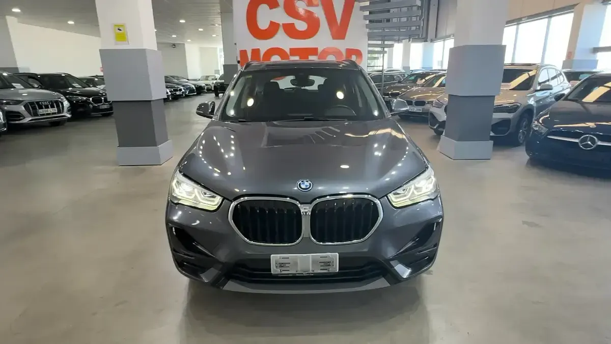 Usado BMW X1 220 CV (161 kW) 2021 Gris / plata SUV
