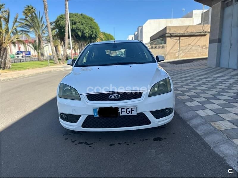 Usado Ford Focus Sport 115 CV (84 kW) 2006 Blanco Berlina
