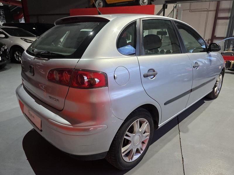 Usado Seat Ibiza Reference 100 CV (73 kW) 2006 Gris Utilitario