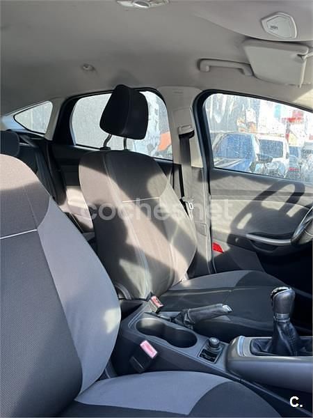 Usado Ford Focus Trend 125 CV (91 kW) 2012 Gris / plata Berlina