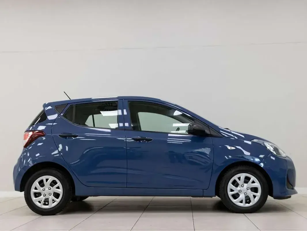Usado Hyundai i10 67 CV (49 kW) 2017 Azul Utilitario