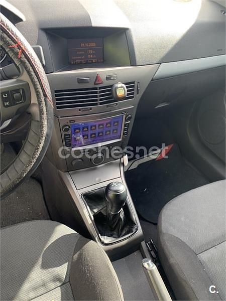 Usado Opel Astra GTC Enjoy 100 CV (73 kW) 2005 Rojo Berlina