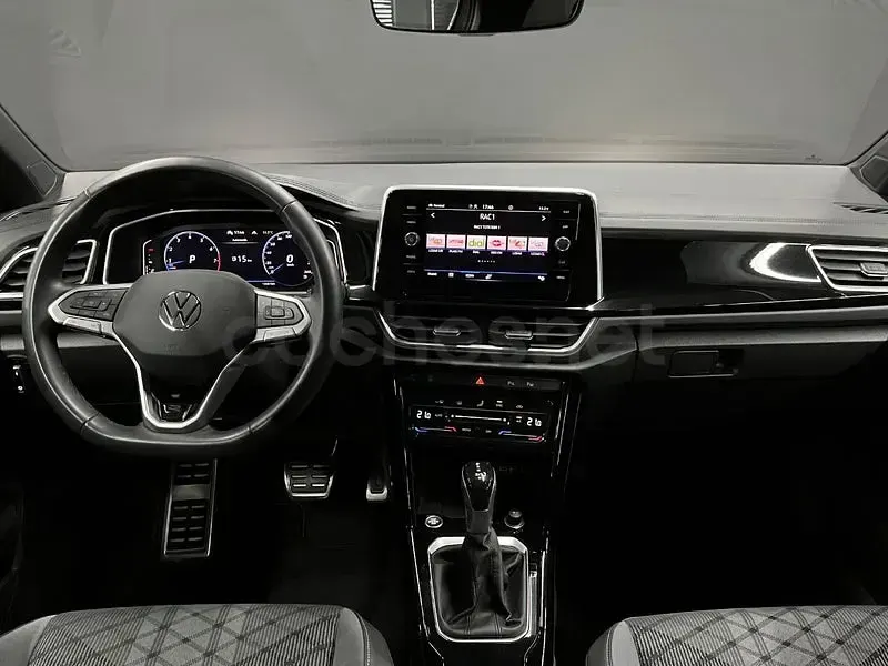 Usado VW T-Roc R-line 150 CV (110 kW) 2024 Gris / plata SUV