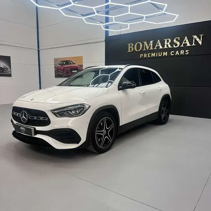Usado Mercedes GLA200 150 CV (110 kW) 2021 Blanco SUV