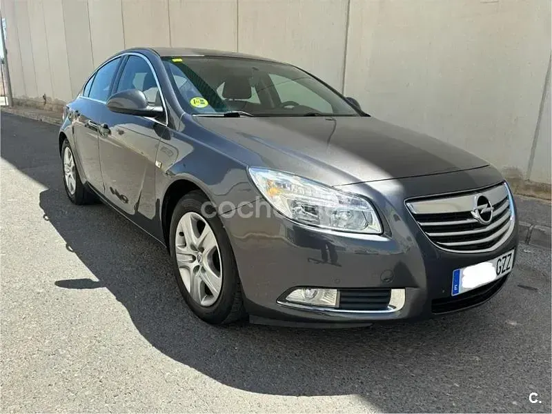 Usado Opel Insignia Essentia 110 CV (80 kW) 2010 Gris / plata Berlina