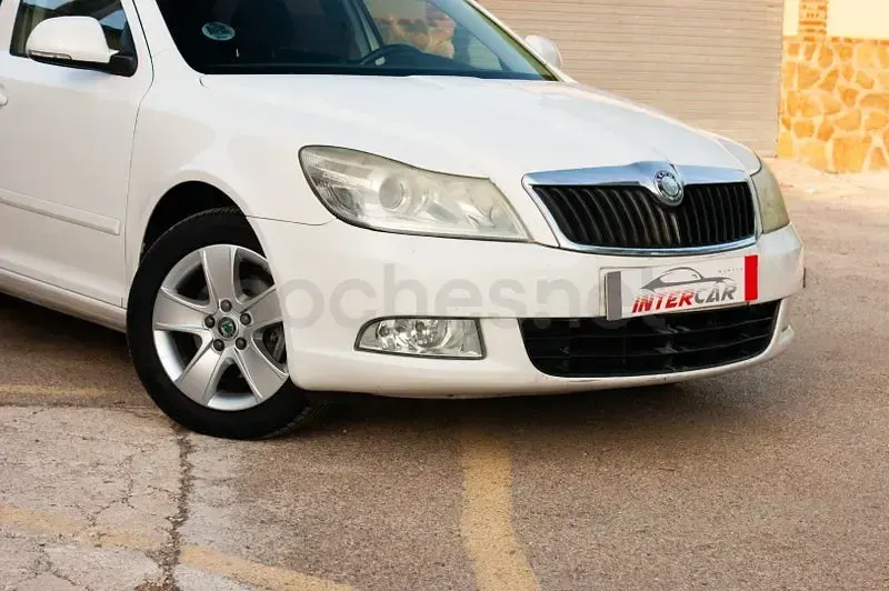 Usado Skoda Octavia 105 CV (77 kW) 2009 Blanco Berlina
