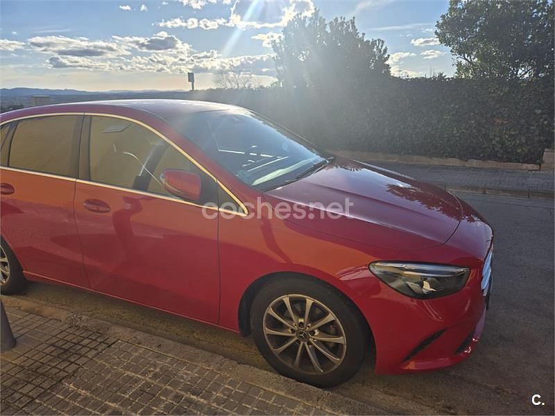 Usado Mercedes B180 136 CV (100 kW) 2021 Rojo Monovolumen