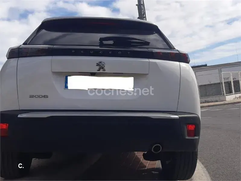 Usado Peugeot 2008 Allure 110 CV (80 kW) 2021 Blanco SUV